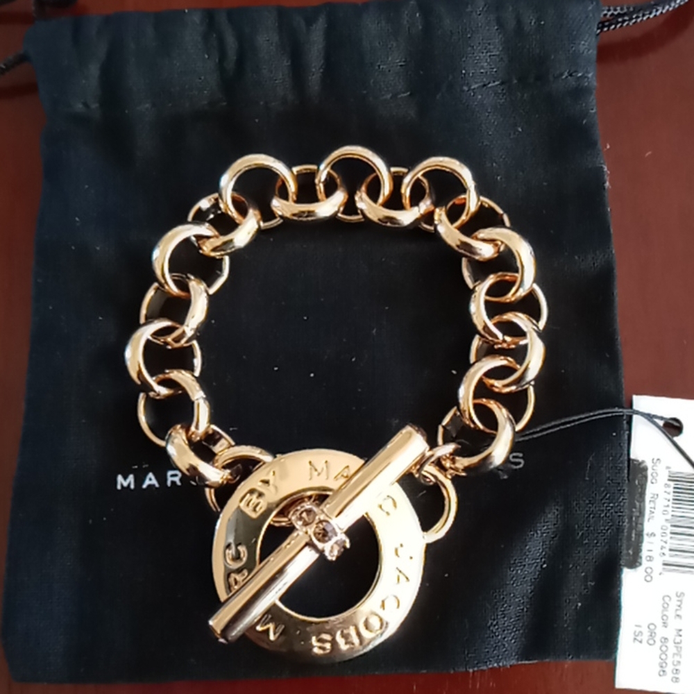 Gold Tone Marc Jacobs bracelet. Very Cute.